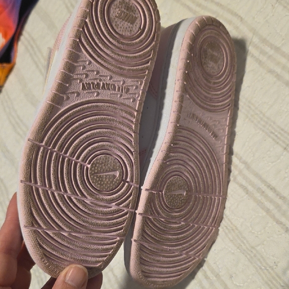 Nike Kids Sneakers in Pink and White - Picture 3 of 4